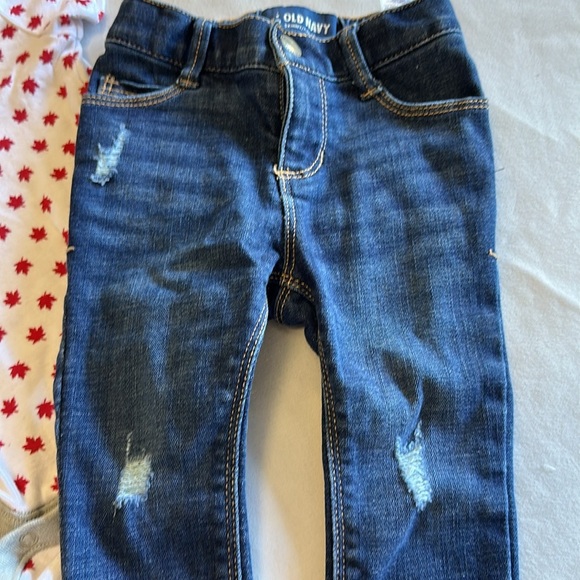 Old Navy - Red Star Bodysuit and Blue Jeans Set - Picture 4 of 6